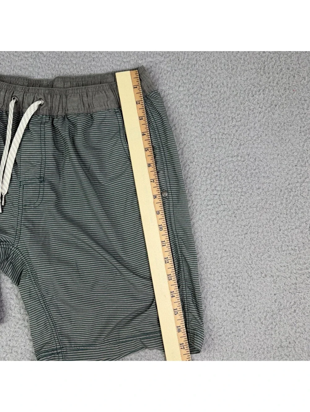 Vuori Kore Lined Green Striped Shorts Men's XS 28x7 Gym Training Performance